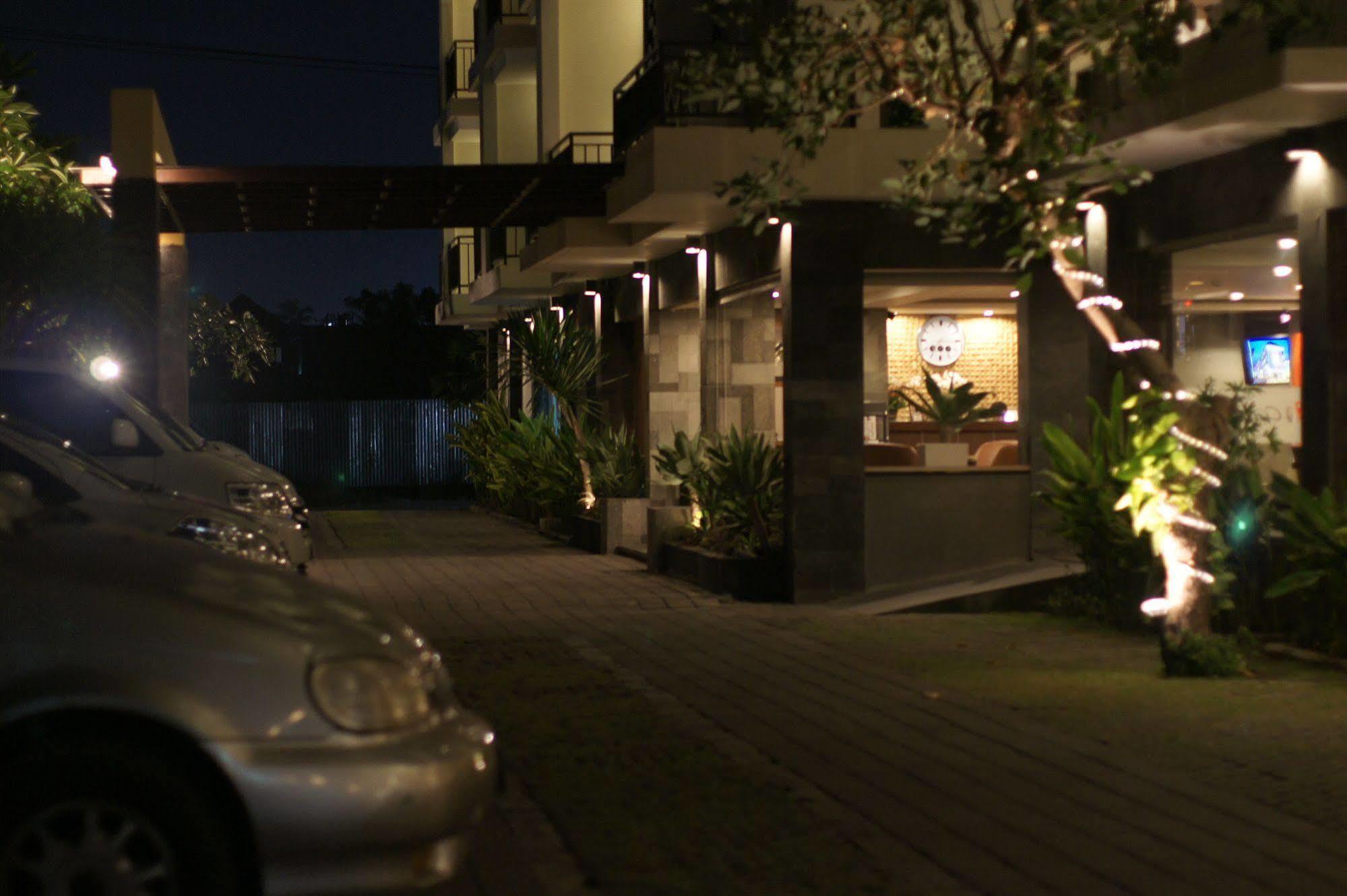 Bloo Bali Hotel Kuta  Exterior photo